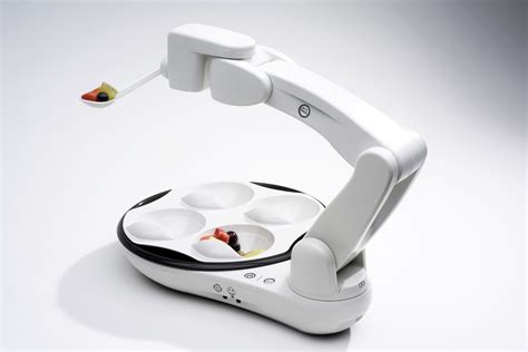 robotic feeder for human